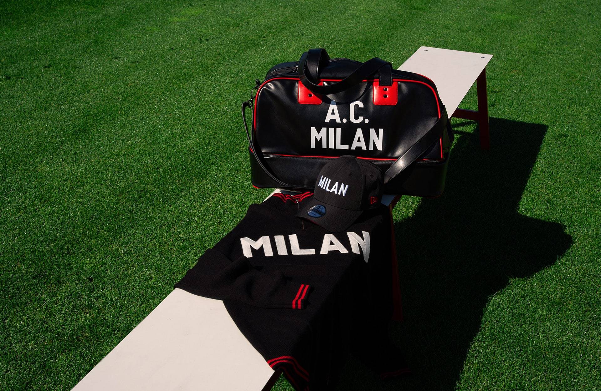 开云中国AC米兰训练开放日;集结日主帅复盘引欢呼;葡超在即;医务组通报恢复的简单介绍